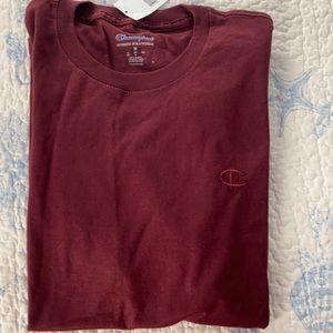 Champion girls shirt. Size M. Burgundy.
